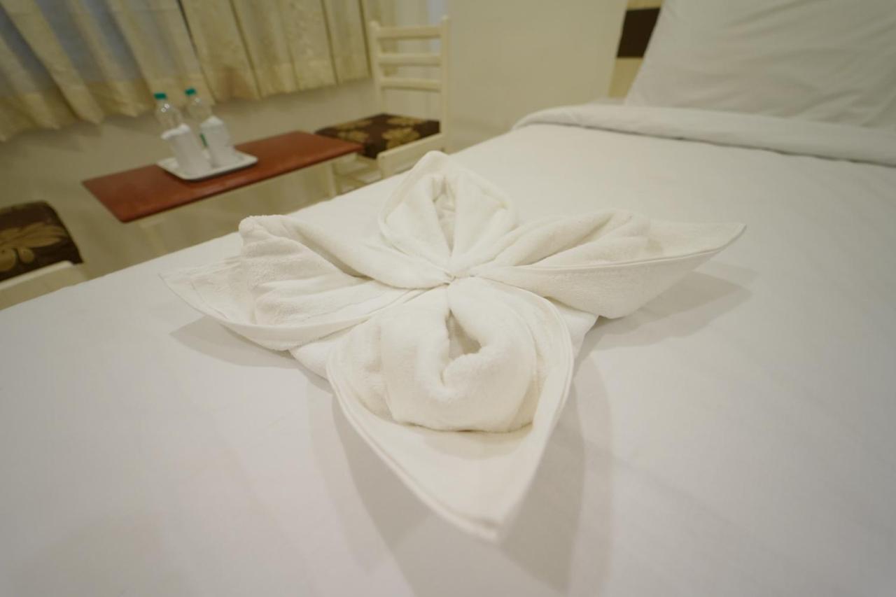 Hotel Palmyra Grand Inn Tirunelveli Exteriör bild