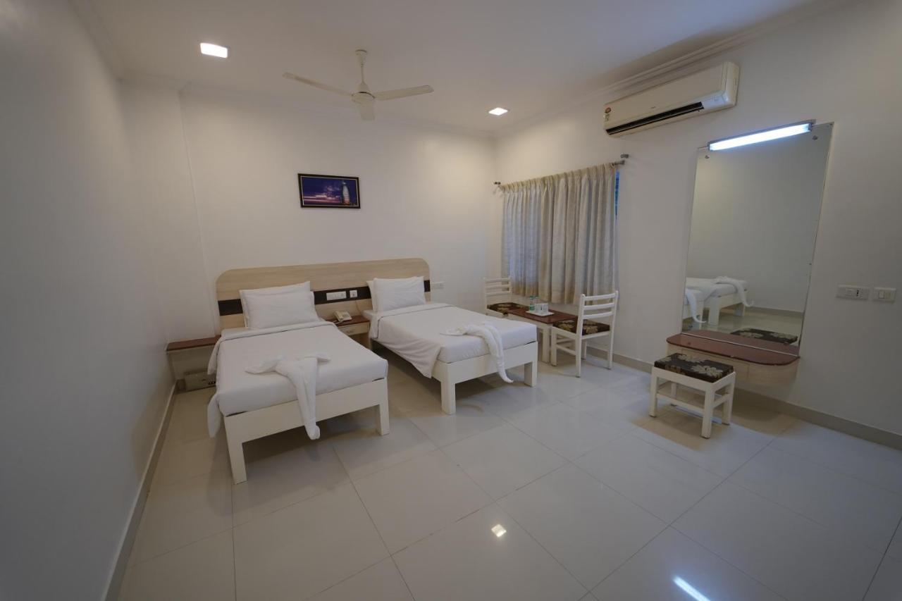 Hotel Palmyra Grand Inn Tirunelveli Exteriör bild