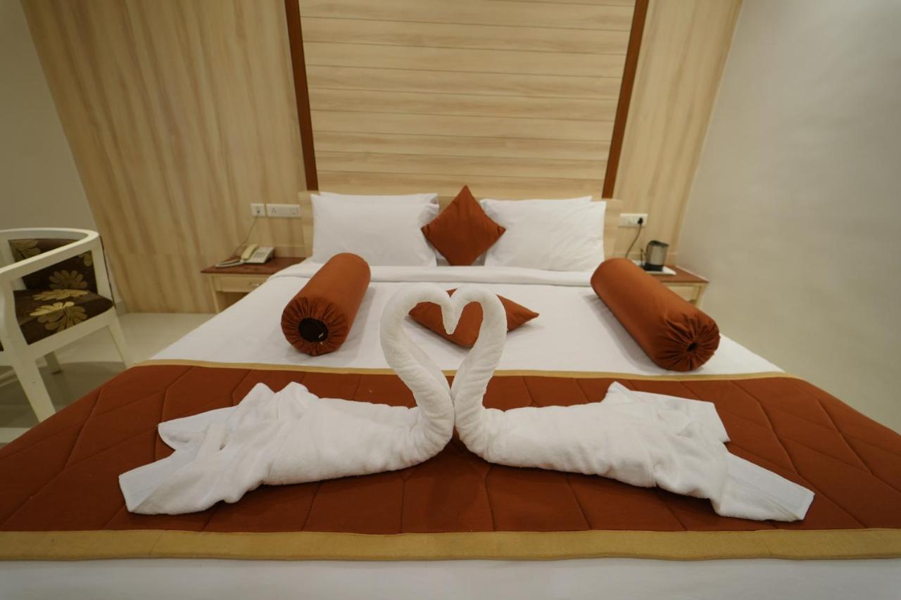 Hotel Palmyra Grand Inn Tirunelveli Exteriör bild