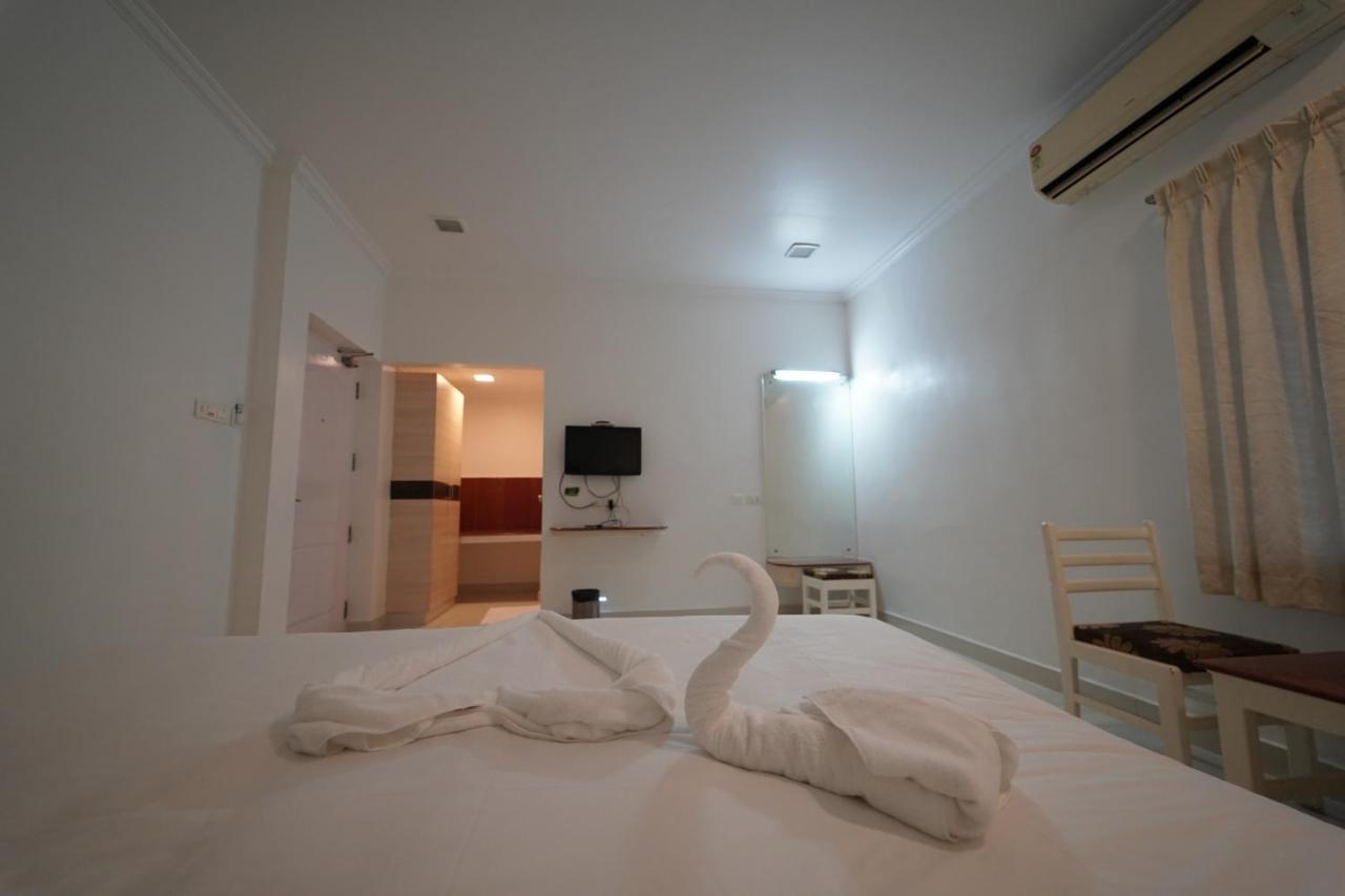 Hotel Palmyra Grand Inn Tirunelveli Exteriör bild