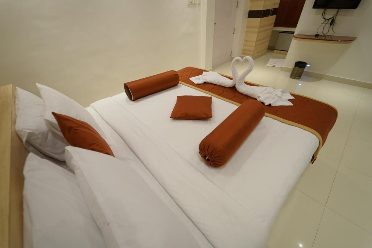 Hotel Palmyra Grand Inn Tirunelveli Exteriör bild