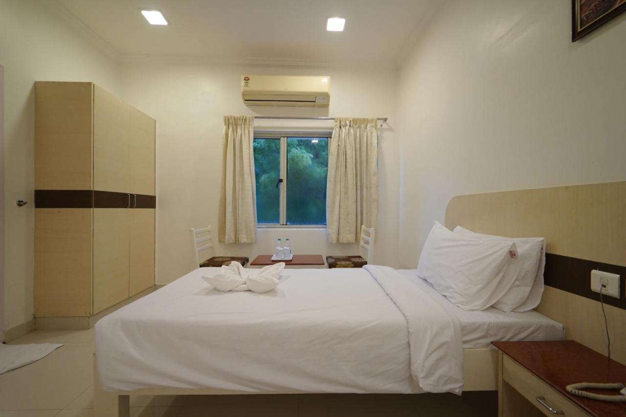 Hotel Palmyra Grand Inn Tirunelveli Exteriör bild