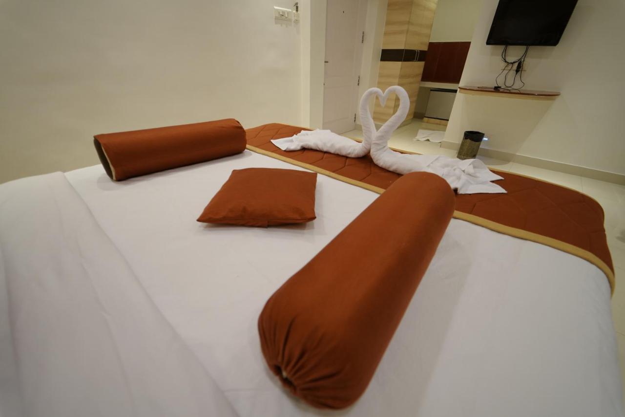 Hotel Palmyra Grand Inn Tirunelveli Exteriör bild