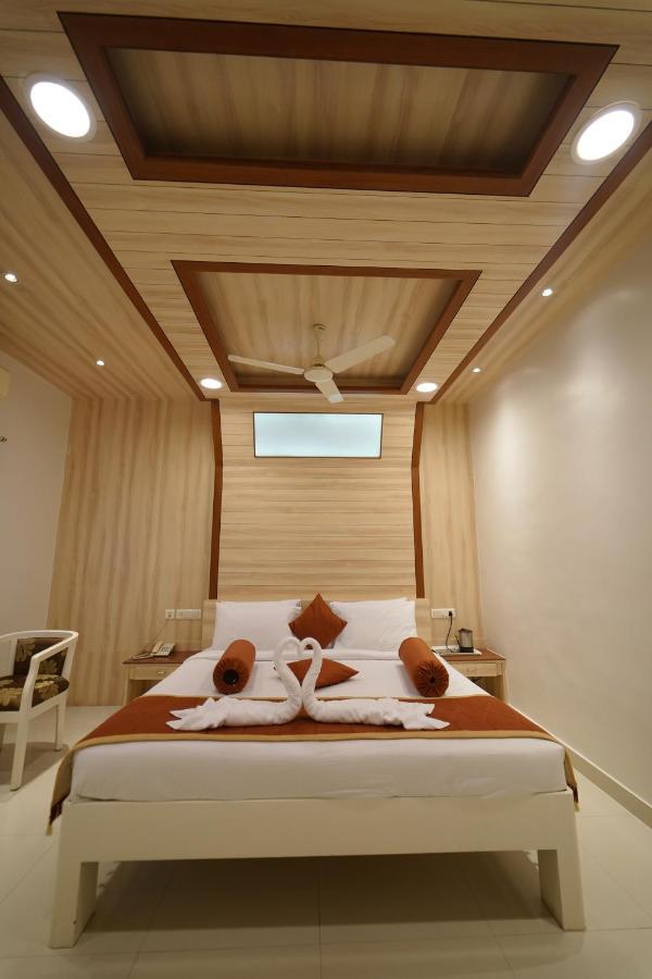 Hotel Palmyra Grand Inn Tirunelveli Exteriör bild