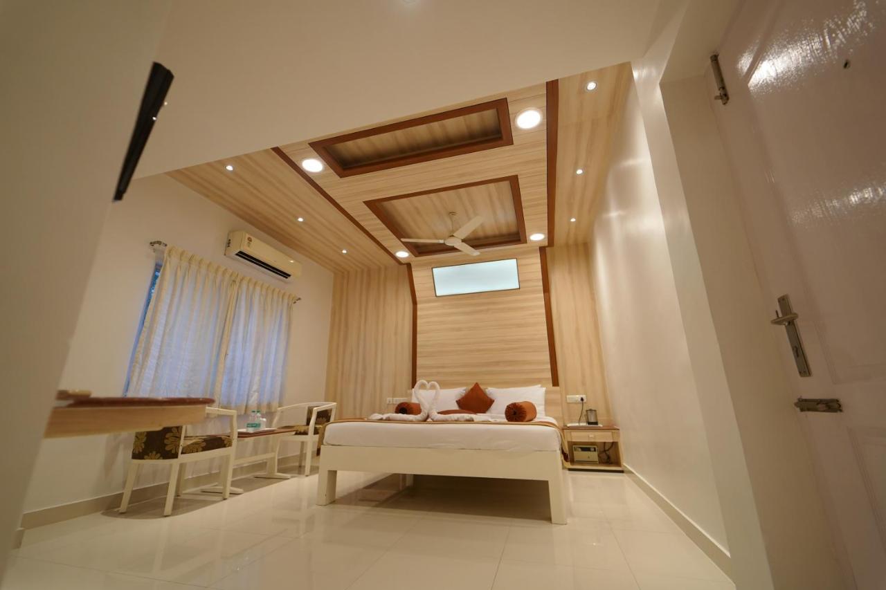 Hotel Palmyra Grand Inn Tirunelveli Exteriör bild