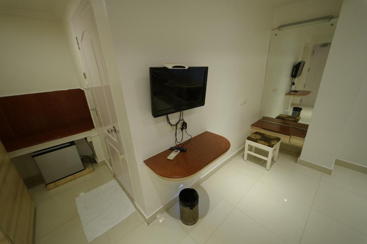 Hotel Palmyra Grand Inn Tirunelveli Exteriör bild