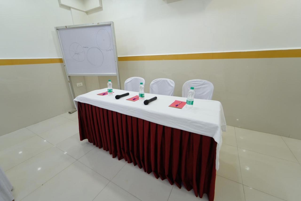 Hotel Palmyra Grand Inn Tirunelveli Exteriör bild