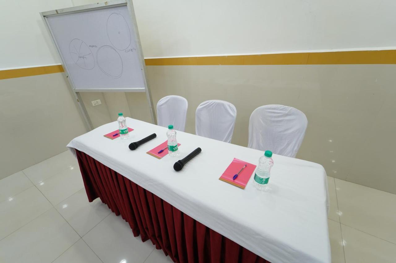 Hotel Palmyra Grand Inn Tirunelveli Exteriör bild