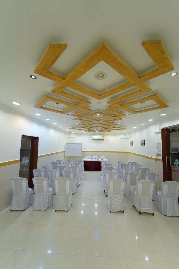 Hotel Palmyra Grand Inn Tirunelveli Exteriör bild