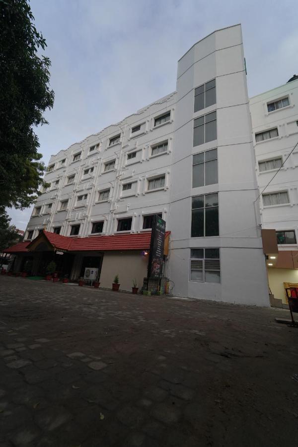 Hotel Palmyra Grand Inn Tirunelveli Exteriör bild