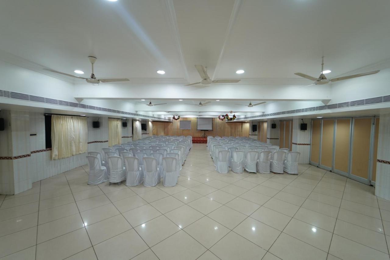 Hotel Palmyra Grand Inn Tirunelveli Exteriör bild