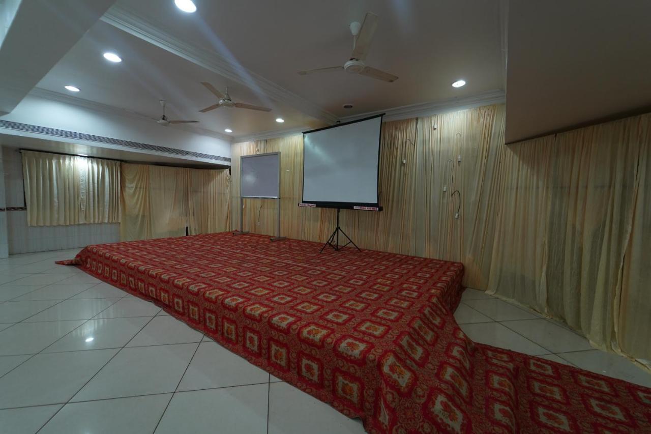 Hotel Palmyra Grand Inn Tirunelveli Exteriör bild