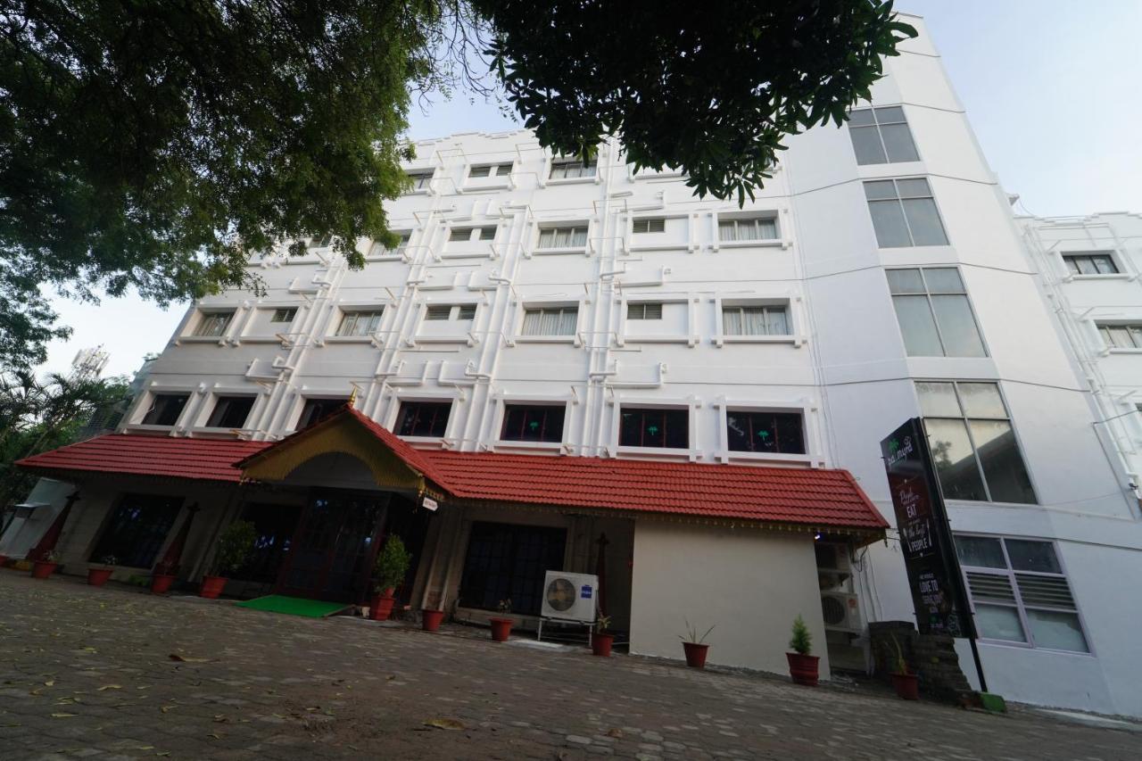 Hotel Palmyra Grand Inn Tirunelveli Exteriör bild
