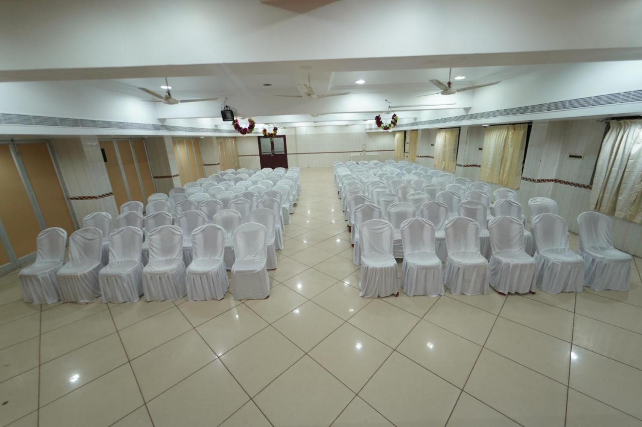Hotel Palmyra Grand Inn Tirunelveli Exteriör bild