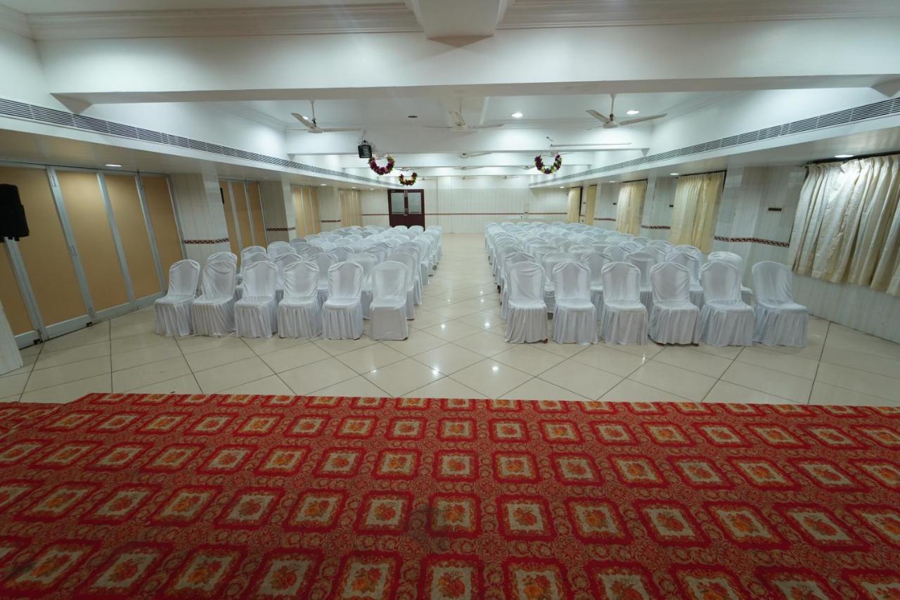 Hotel Palmyra Grand Inn Tirunelveli Exteriör bild